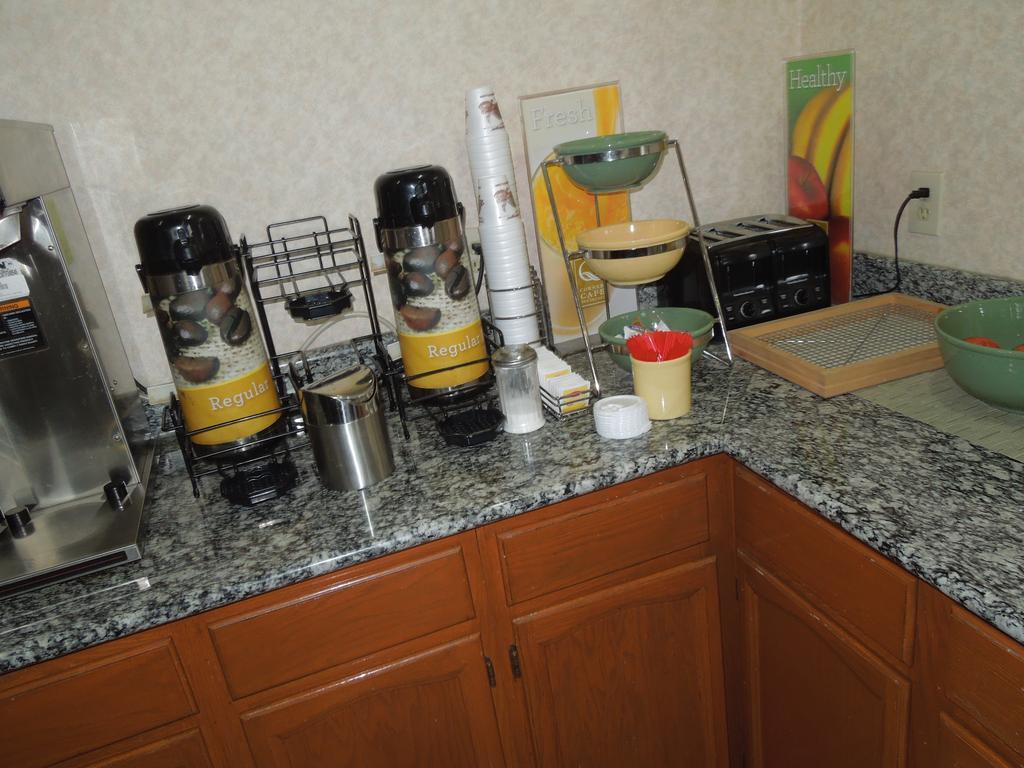 Quality Inn & Suites Dublin Extérieur photo